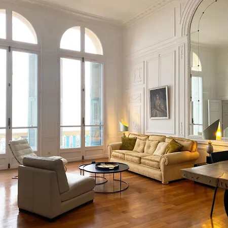 Beautiful Period Riviera Palace Apartman