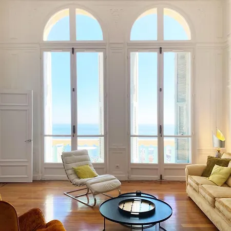Beautiful Period Riviera Palace Apartman